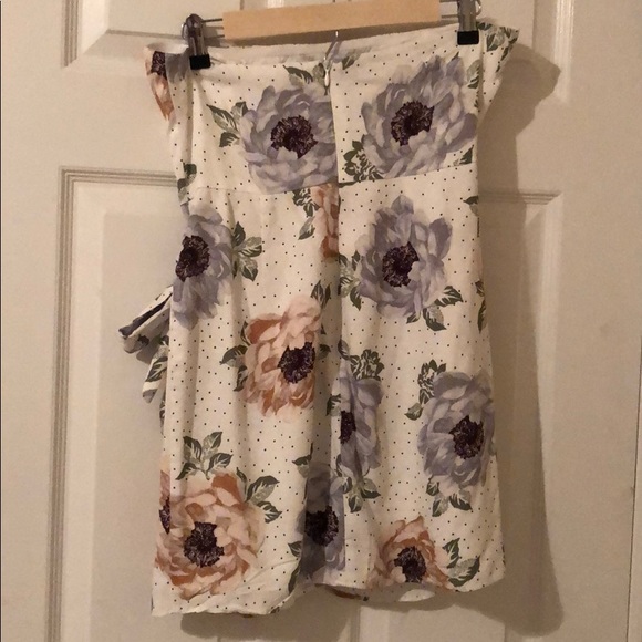 White floral dress - Picture 2 of 3